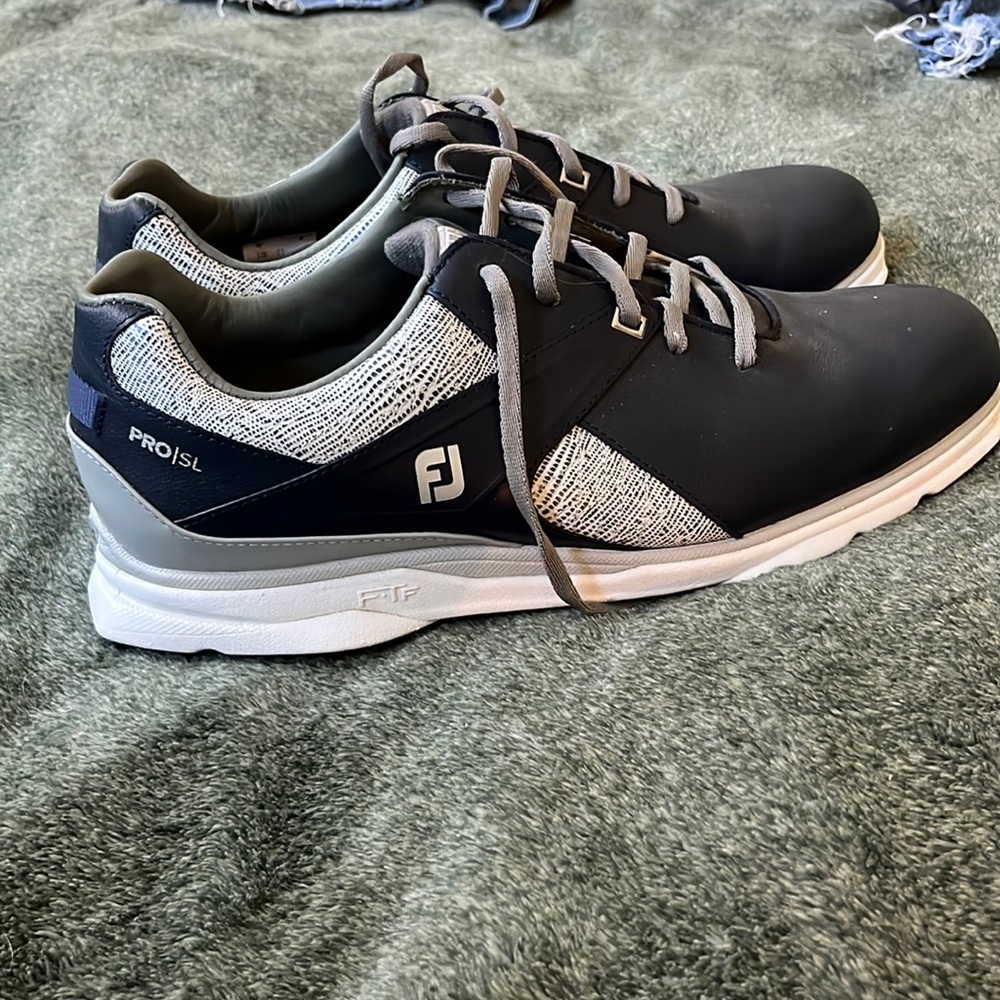 Brand new golf shoes